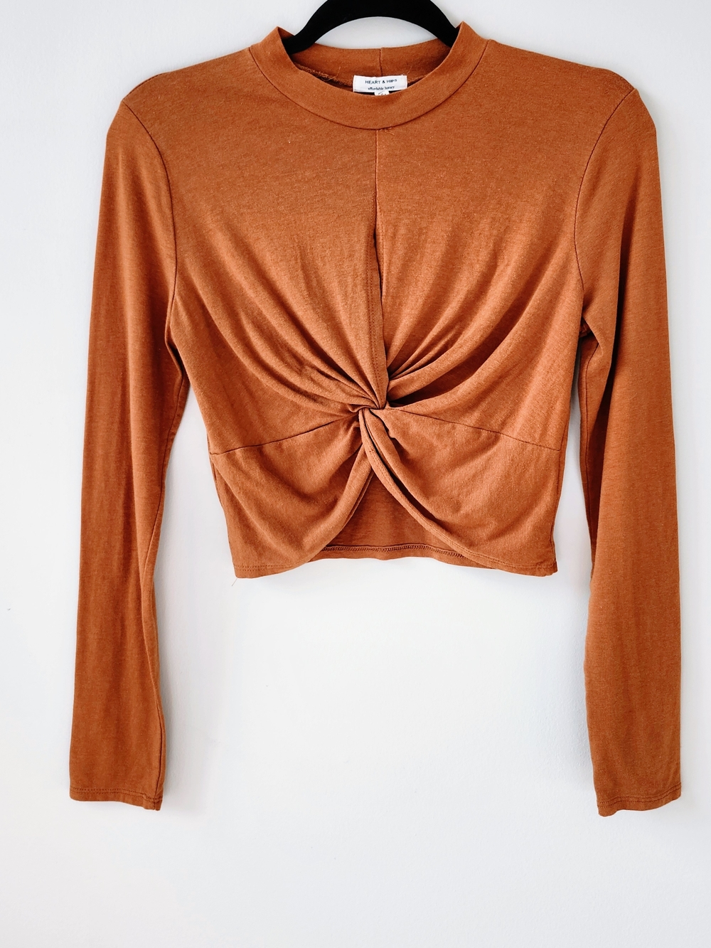 ✨️ Rust-Toned Knot Front Long Sleeve Crop Top